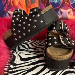 Steve Madden Studded Platform Sandals Size 7 🖤 Double Buckle Rockstar